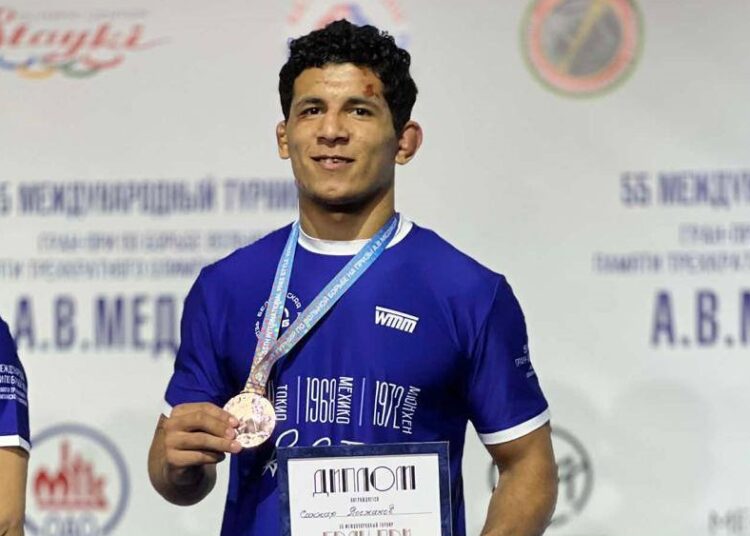 المصارع المصري عمر أمين يحصد برونزية ببطولة بيلاروسيا