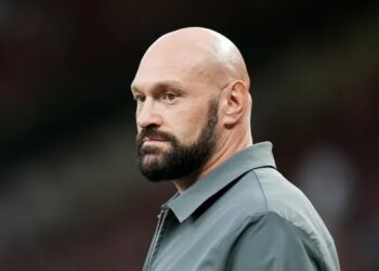 تايسون فيوري يدرب فى تايلاند إستعدادا لمواجهة محمدوف