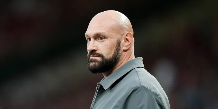 تايسون فيوري يدرب فى تايلاند إستعدادا لمواجهة محمدوف