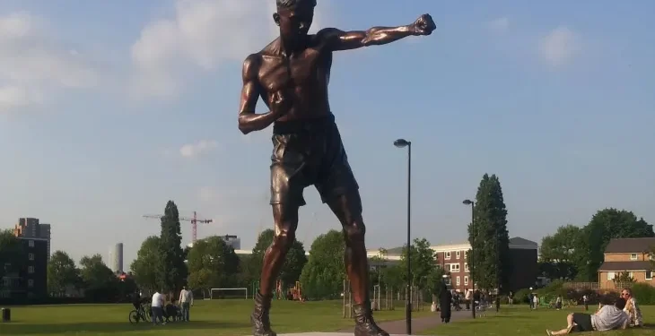 سرقة تمثال الملاكم تيدي بالدوك من حديقة لندن