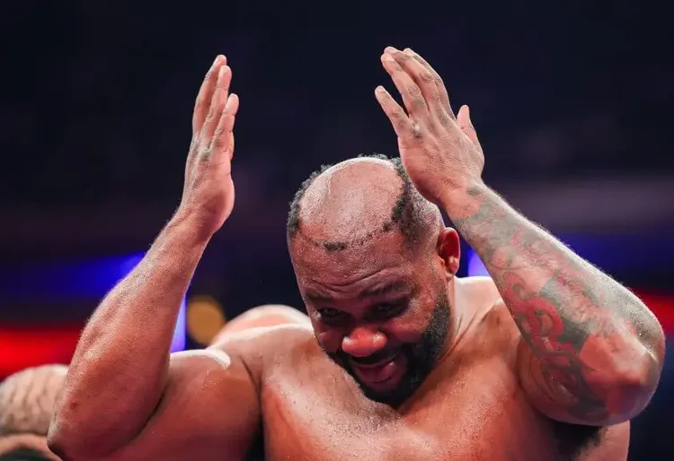 موقف كوميدي ضاحك في مباراة ملاكمة على حلبة ماديسون سكوير