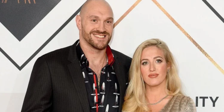 فيوري: والدي وزوجتي وأخوتي قاطعوني بعد قرار عودتي للملاكمة