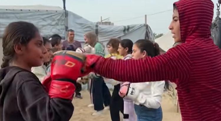 فتيات في غزة يتدربن على الملاكمة للتفريغ النفسي من صدمات الحرب