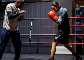 إيمان خليف تقتحم عالم الإحتراف .. وأول مباراة لها 23 إبريل