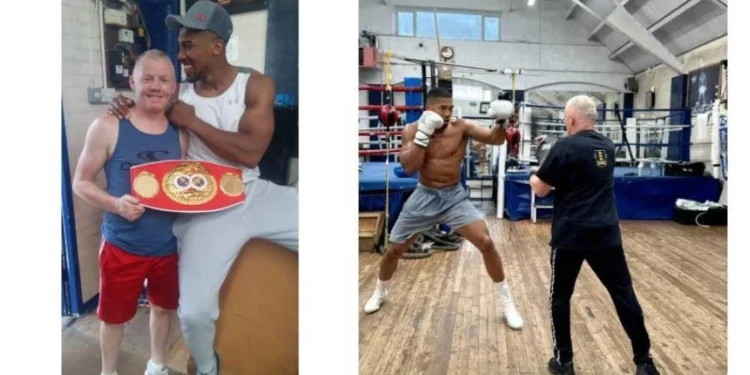 جوشوا يعود للتدريب مع مدربه الأول