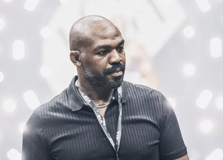 المقاتل جون جونز سفيراً عالمياً للملاكمة بدون قفازات