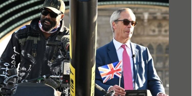 تشيسورا يحضر المؤتمر الصحفي لنزاله مع وايلدر علي متن دبابة