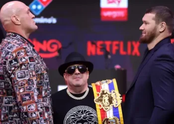 كيف تشاهد نزال تايسون فيوري مع محمدوف .. اليوم