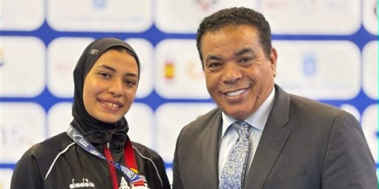 المصرية جنا حازم يتفوز بفضية الدوري العالمي للكاراتيه