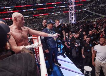 ملعب توتنهام يستضيف نزال القرن بين جوشوا وفيوري خلال نوفمبر