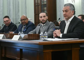 حفيد كلاي ولاهويا يرفضان تعديل قانون الملاكمة